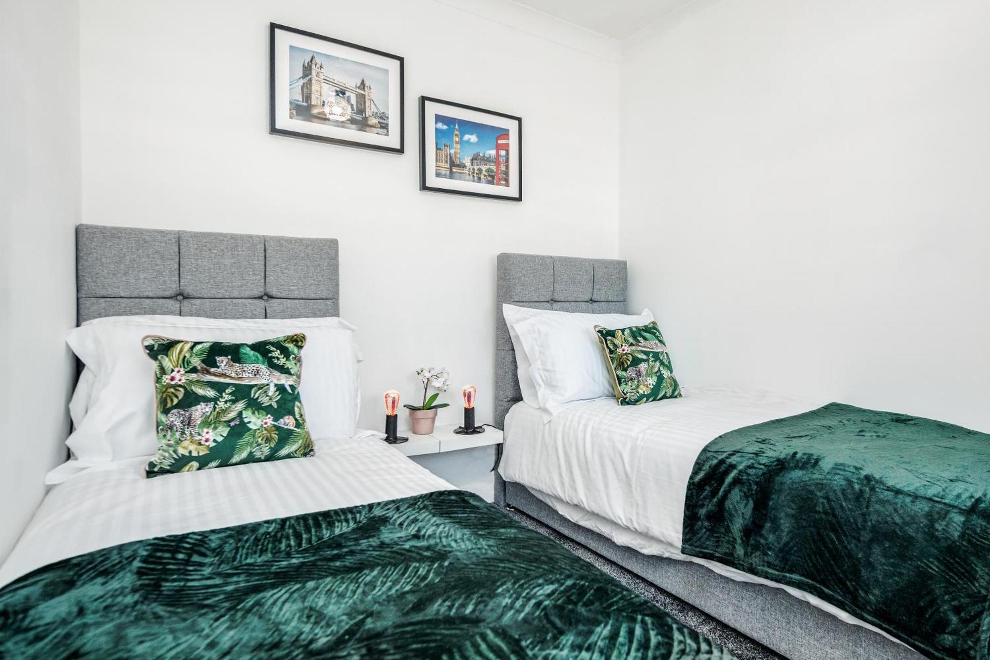 Heathrow 2-Bedroom Maisonette With Parking 西德雷顿 外观 照片