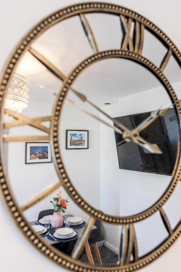 Heathrow 2-Bedroom Maisonette With Parking 西德雷顿 外观 照片