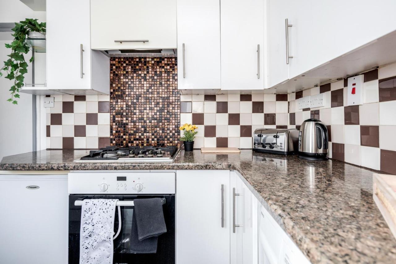 Heathrow 2-Bedroom Maisonette With Parking 西德雷顿 外观 照片
