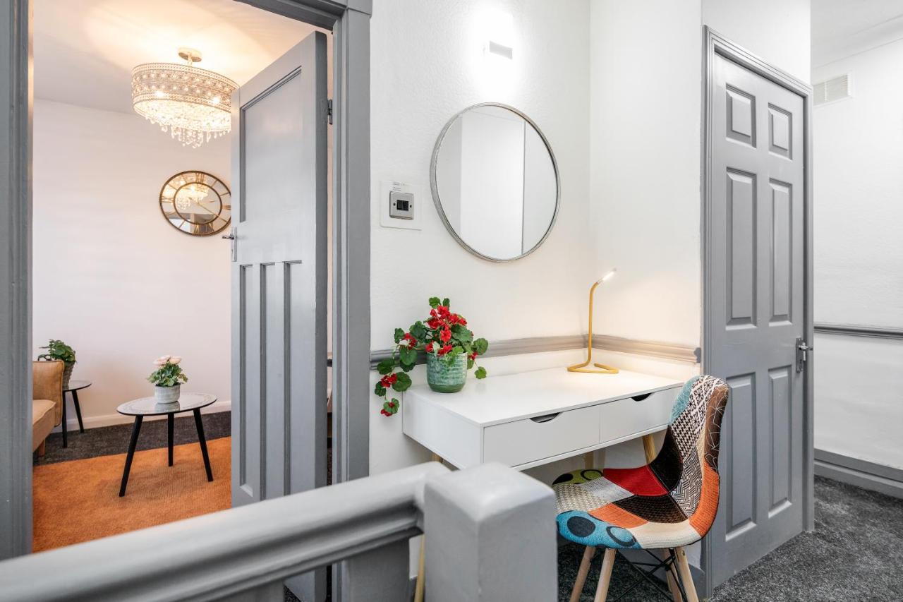 Heathrow 2-Bedroom Maisonette With Parking 西德雷顿 外观 照片